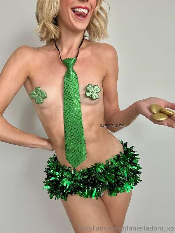 Feeling lucky today?😏🍀 DM me to find out how I got that kiss..