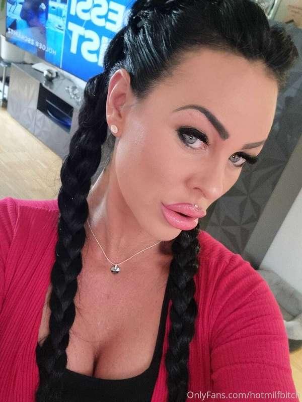 Iam hoooornyyy!!! Come and visit me ok stripchat.com/hotmilf..