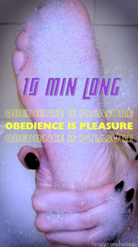 Today you get another opportunity to make your pathetic beta life better. Worship my feet. 

Obedience is pleasure Loop 4 is here. This time is a strictly and bubbly 🫧 foot worship session for betas.

Let your mind goon to this time and get lost in my feet. 

MY FEET ARE YOUR RELIGION. 😈