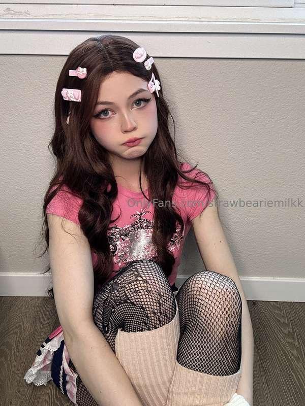 No panties ~ thehehe 💕 I love doing photos with skirts and n..