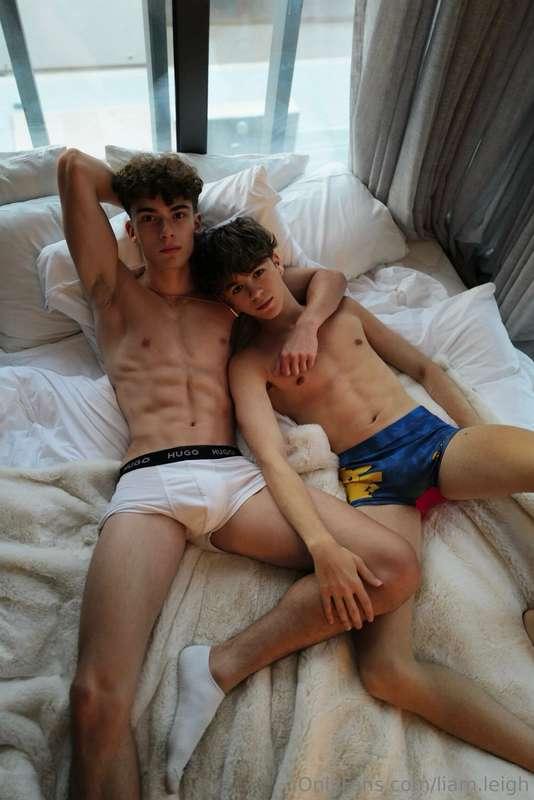 You wanna join us & have fun together?😜 @romeo_twink 