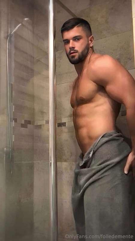 Video 6In this video, I take a shower, show off my body, jer..