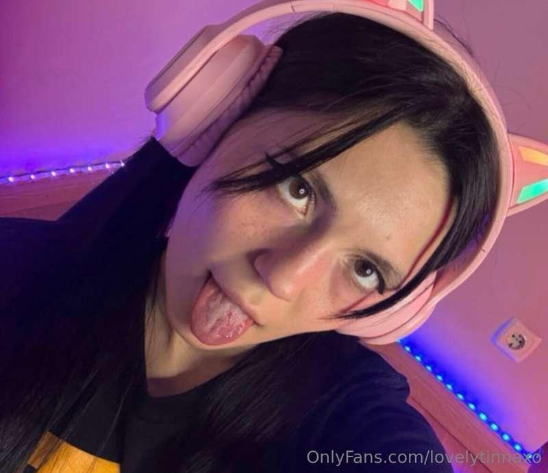 🥰 Wow! 🥰 Just look at this gorgeous petite girl🥵🥵Her page VI..