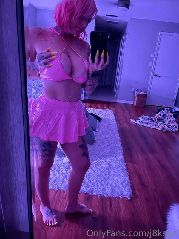 New outfit… thoughts 💓💓💓