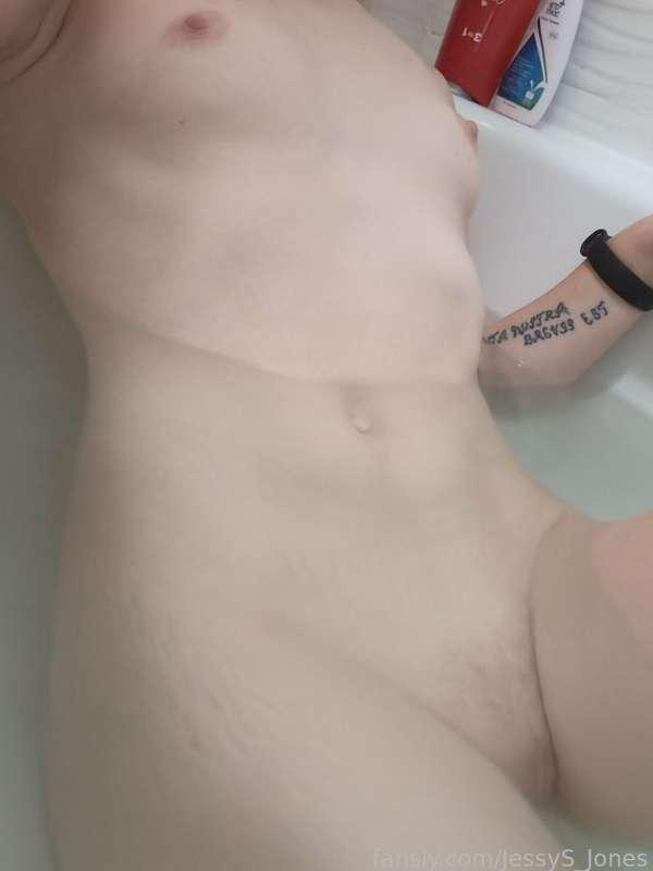 A little good mood from the morning bath

🛀 #bath #teen #fyp #tiny #geek #life #smalltits #naked #tattooed 🛀