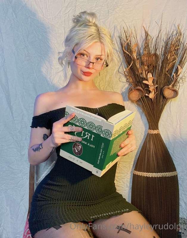 Naughty book lover shows off her body & a BJ 🤍

Tip: $22.22 ..