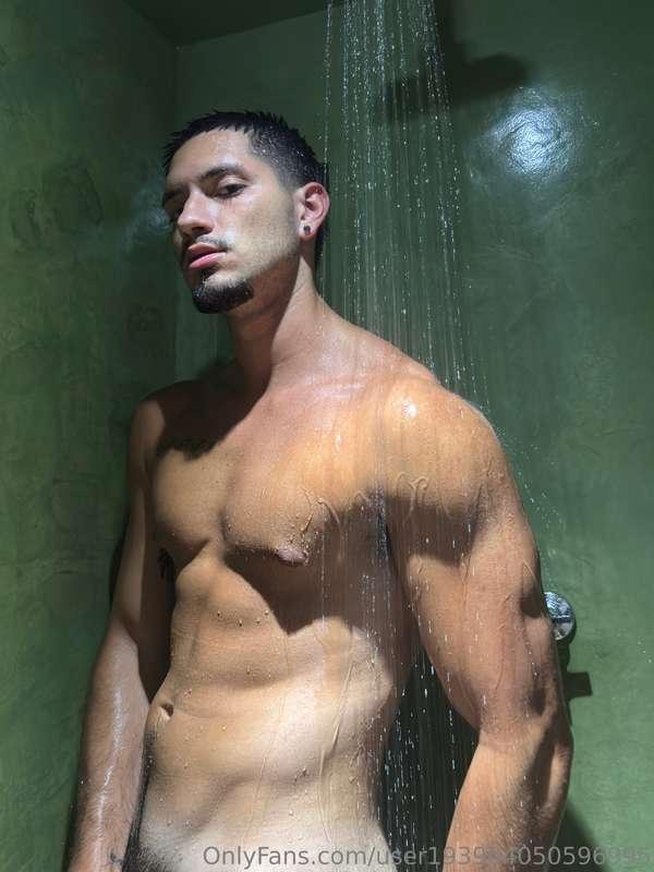 Worship me in the shower? 😈