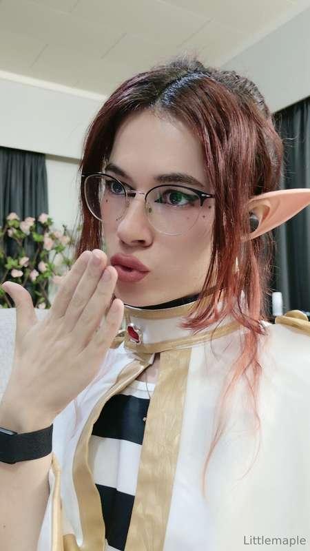 Frieren cosplay finally got here after MONTHS!