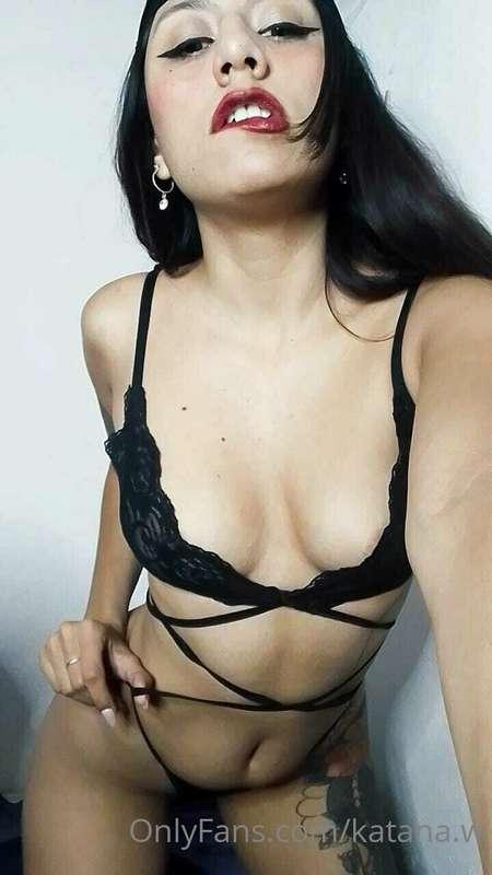talk to me darling and ask me what you want 😈😈🔥🔥