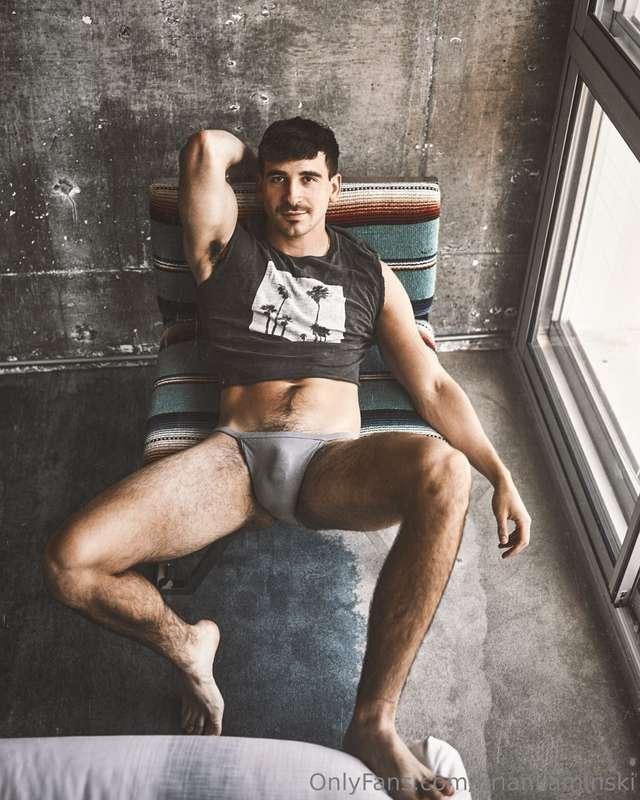 If @sixpacny lived in LA I'd have his armpits in front of my..