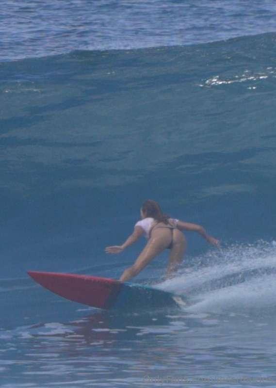 Double overhead on the bottom turn🍑🤤