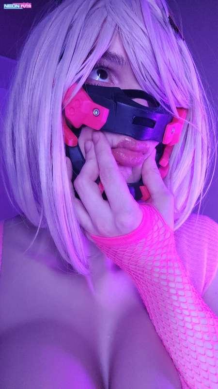 grab my 👄 or grab my 🍒?