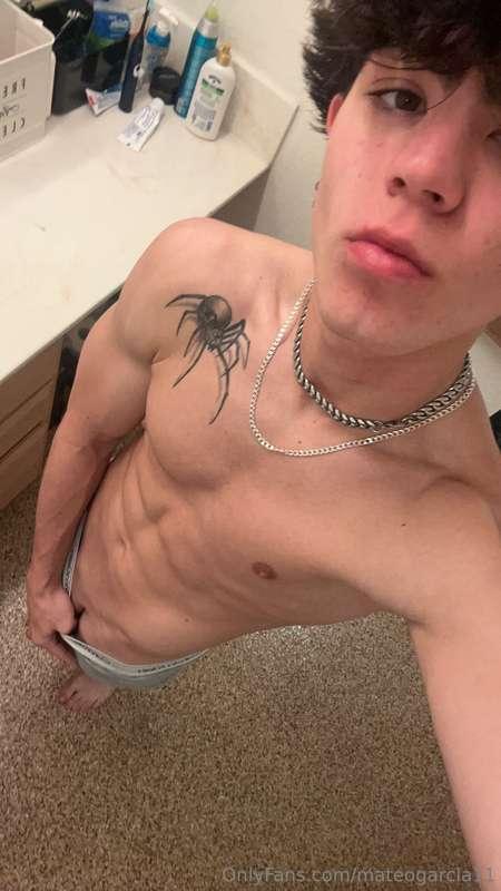 Wanna see some dick bundle? 🍆Tip $5 and I’ll send you the bu..