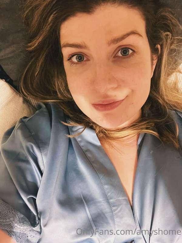 Good morning! Excuse my face. Have you watched the sex tape ..