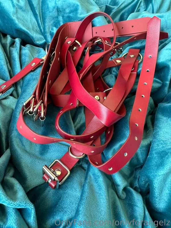 Kinky surprise, check your dms x 😈
