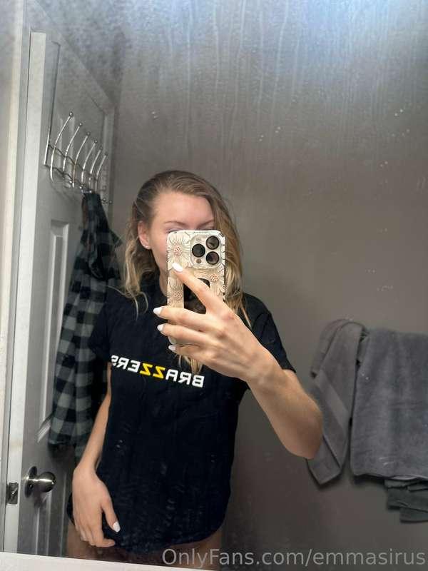 I didn’t do my make up today, so here’s some mirror selfies ..