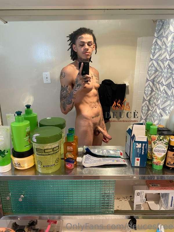 cum watch me lotion up😉 @deucesnudes