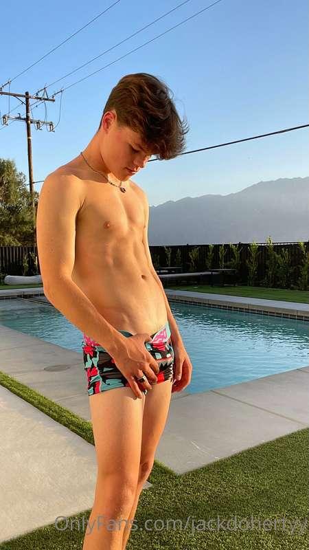 Wanna see them off? 🍆💦👅
