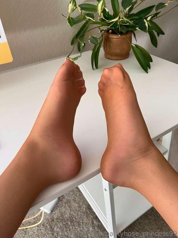pantyhose_princess99 image #1