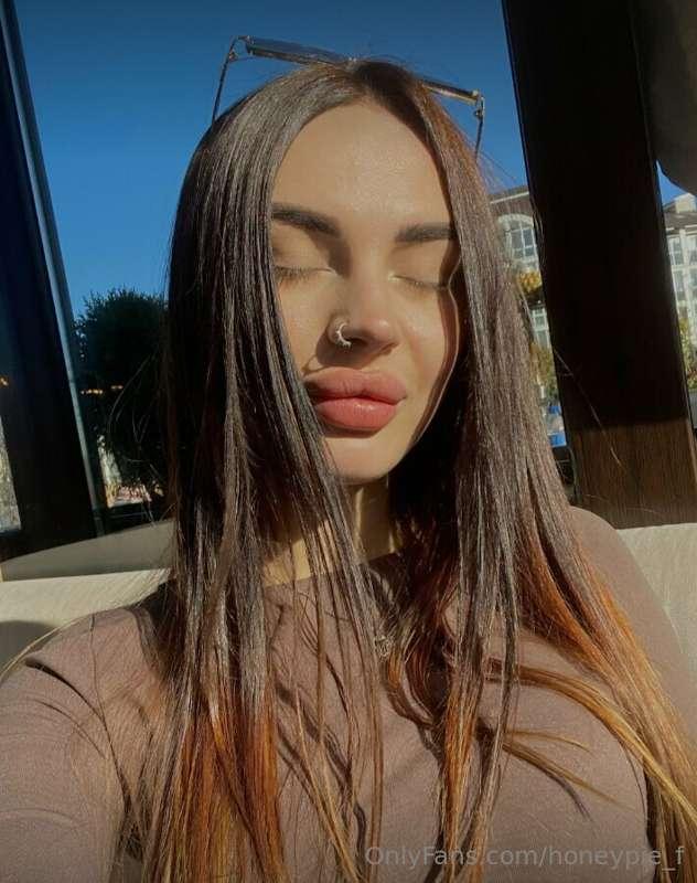 Under the golden rays of the sun, I open my day like the pet..