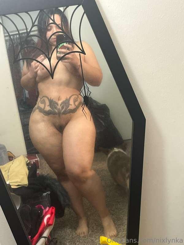 Does anyone like thick goth latinas??