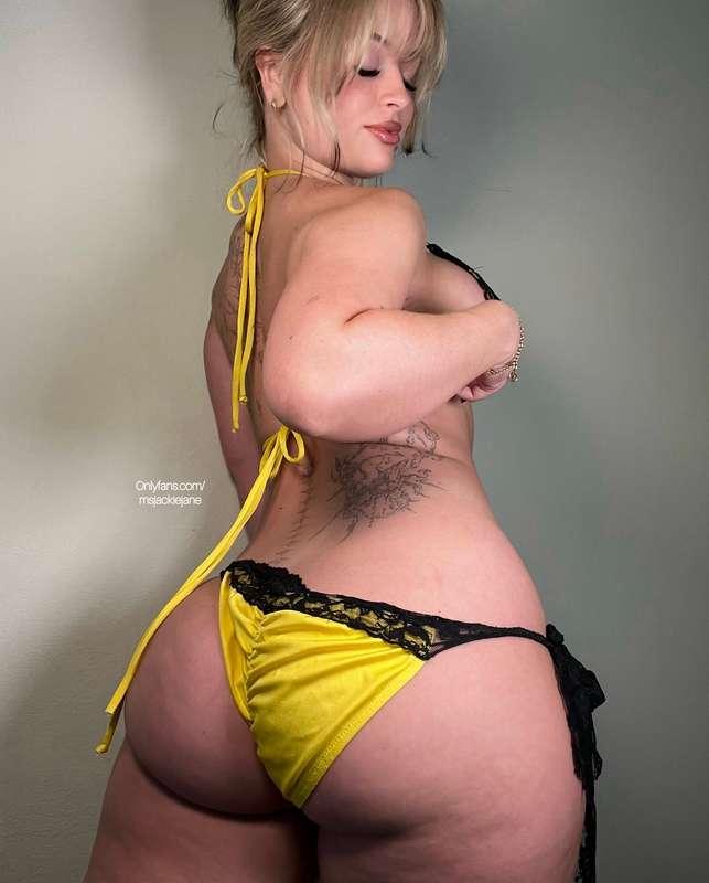 Do you like my bikini? 💛