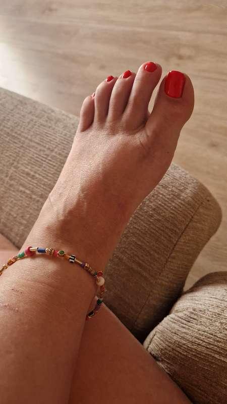 How do you like my pedicure?