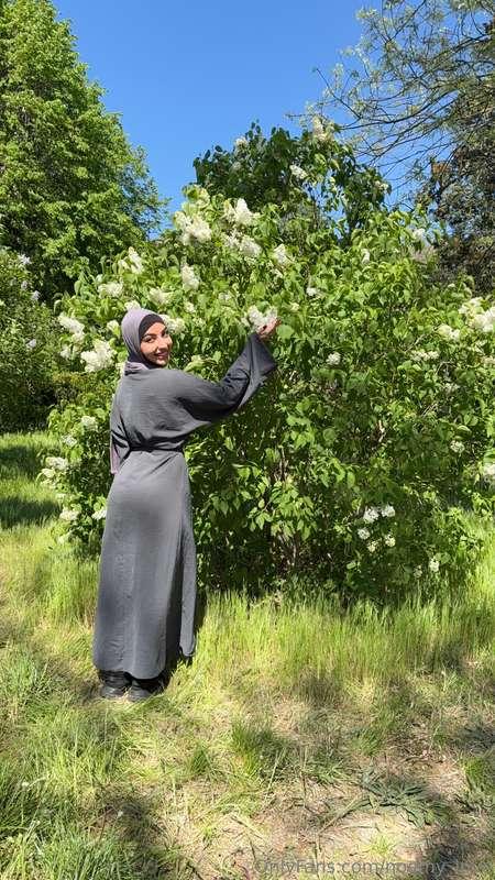 💕Flowers and plant is what makes me the happiest💘when I walk..