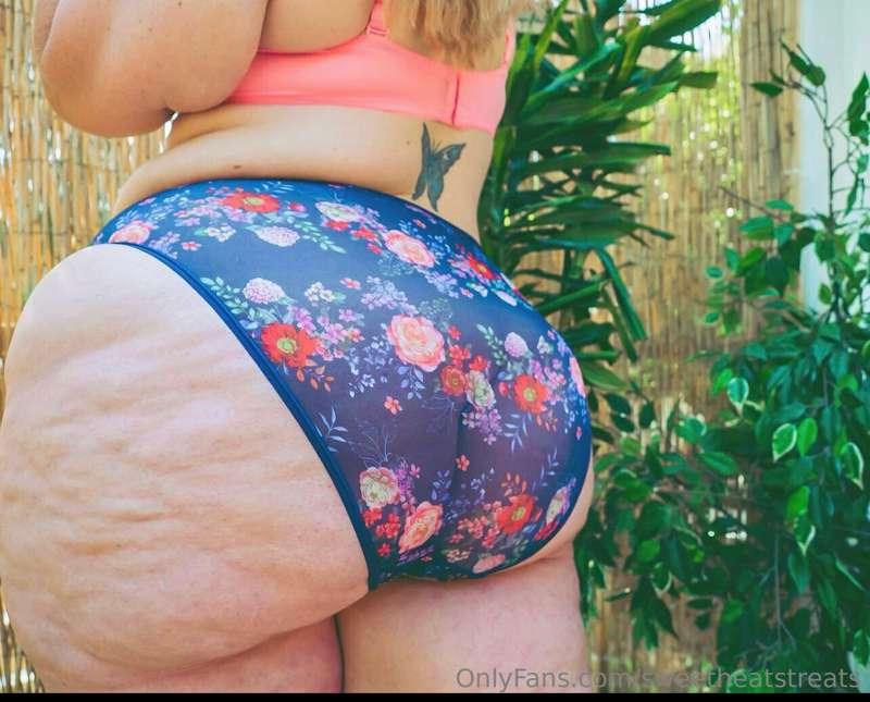 Happy Hump Day 
Join me https://onlyfans.com/sweetheat143