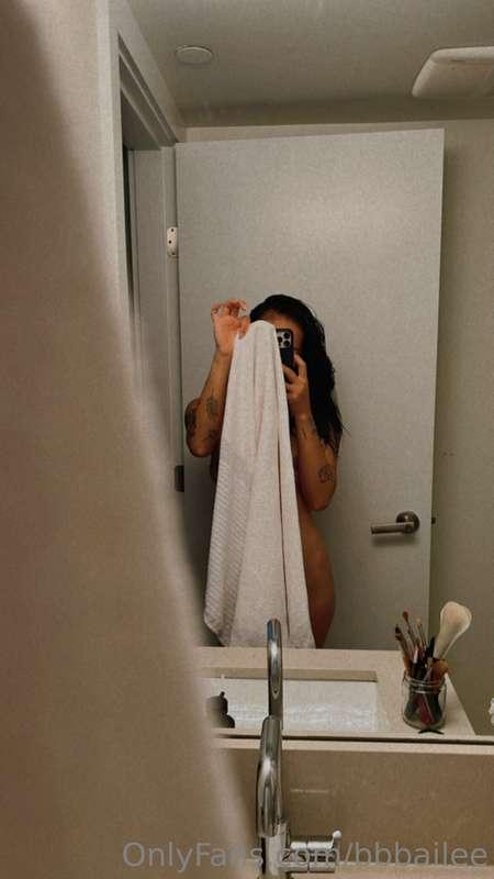 All clean after my workout this morning daddy. Come have a t..