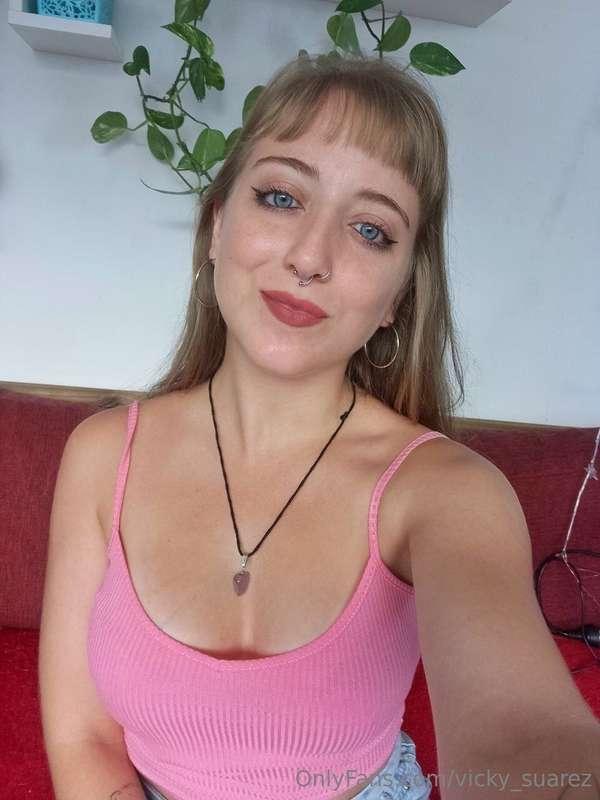🎀🤗Hello daddy, here the little whore greets you, waiting for..