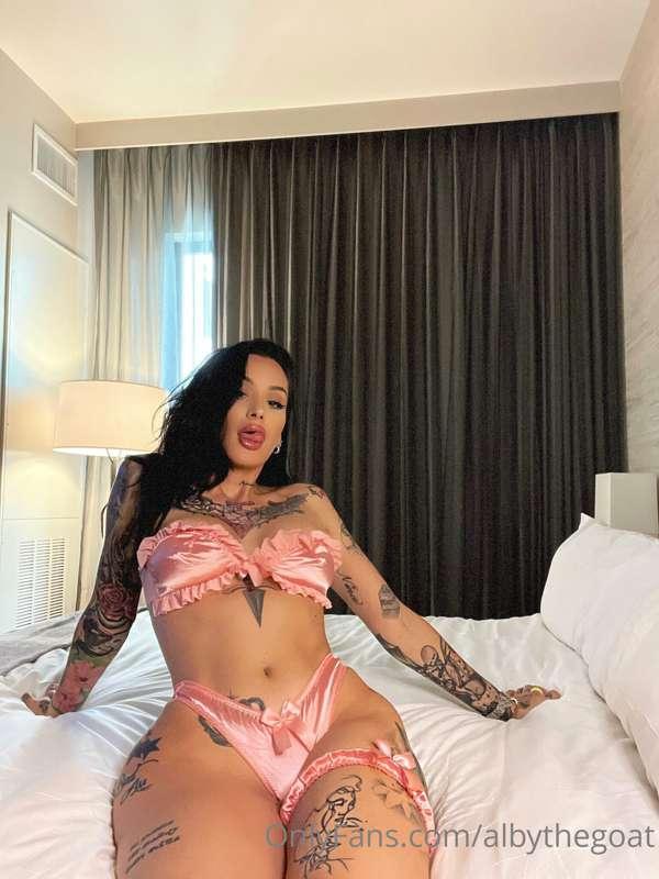 Tip me and receive the nude version of this photo 😈😜💦💦