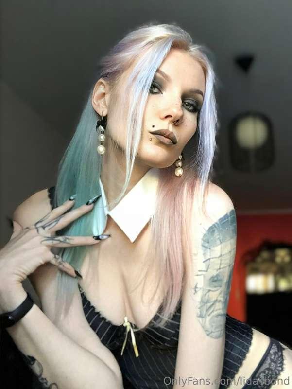 This collar adds to the look, but try to imagine me having n..