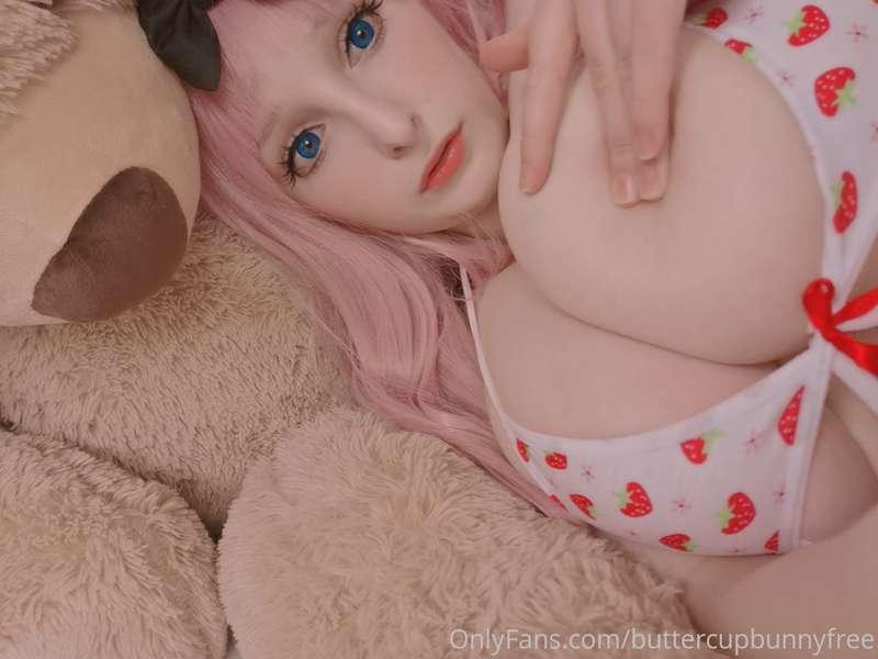 The detective of love is here!
Chika is here to brighten up ..