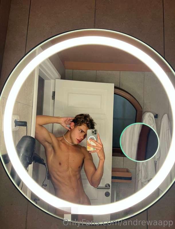 Mirror mirror in the Wall who's your Sweetest and Sexiest Bo..