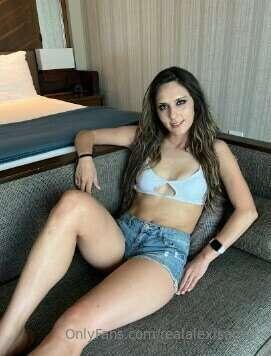 take me to your hotel room..i'll make it soooo memorable you..