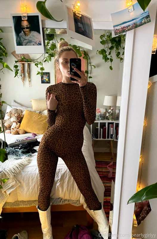 Ready for the weekend with this sexy tight catsuit 😈😈