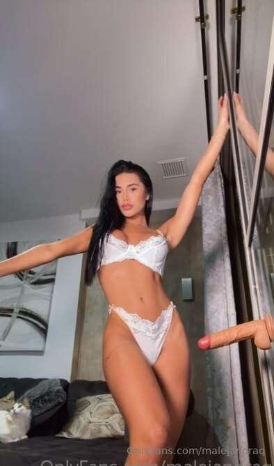 Do you want to see me play with my toy?😈