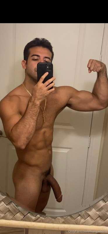 Selfie .. showing it all . 💪🏽