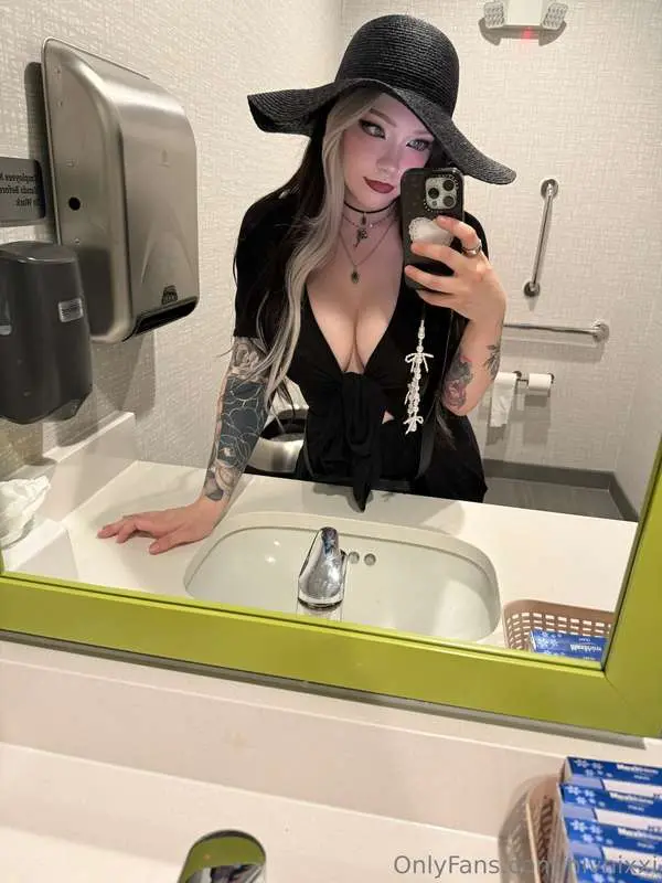 i felt really cute here<3 also i've been trying to think of ..