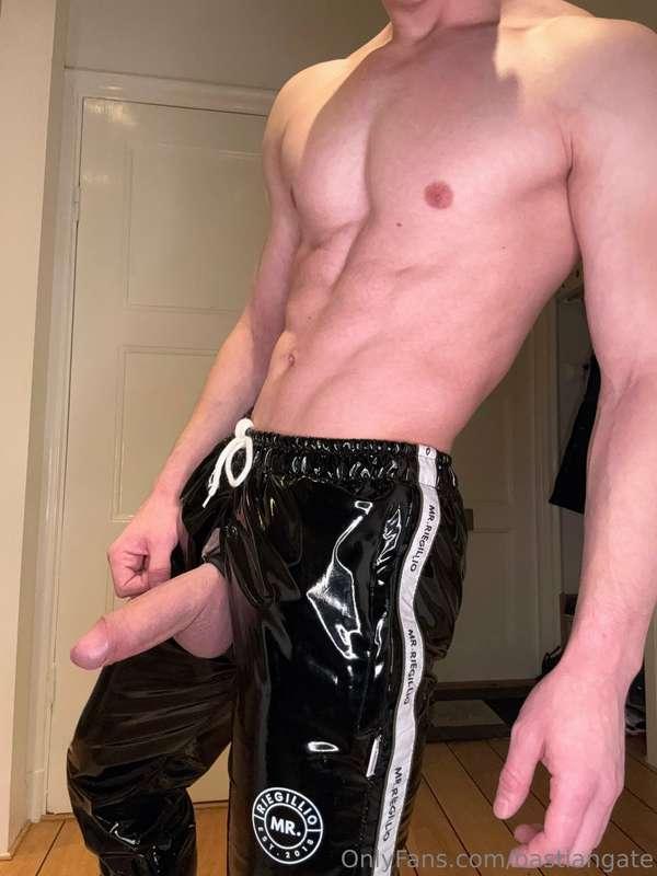 Was playing around with myself a bit again yesterday🖤🦾🍆 My b..
