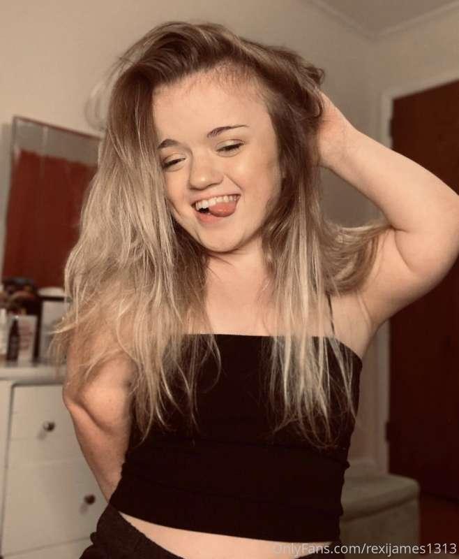 https://onlyfans.com/cassandramaechild
Follow this hottie wi..