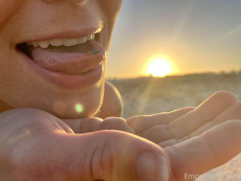 Vore action - let me have a taste of this tiny one