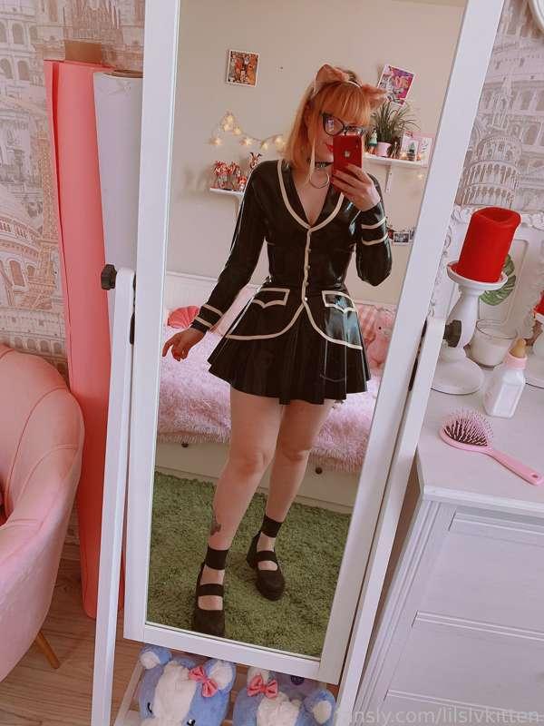 do i give off a teacher or a student vibes? 🤔
#latex #schoolgirl