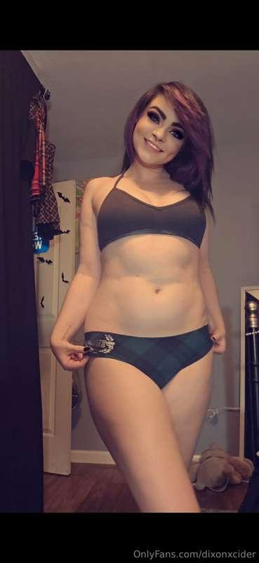 My new set has a little of everything!
Tits, Ass, Undressing..