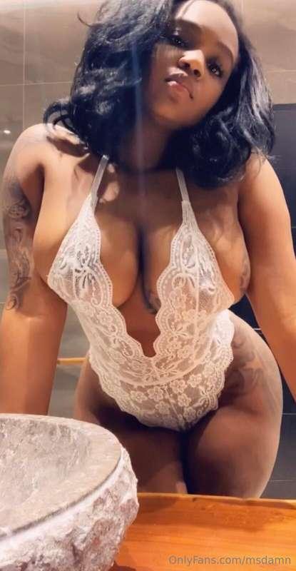 do I look good in white?🙈