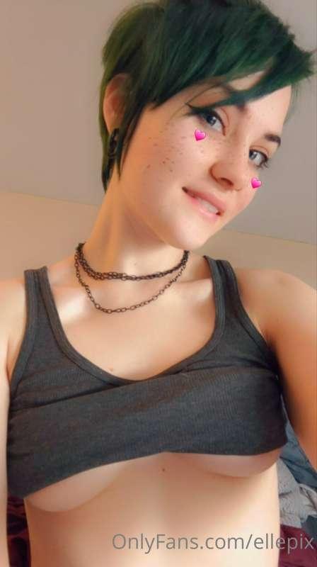 Send me your selfies!! 💕
Curiosity has gotten the better of ..