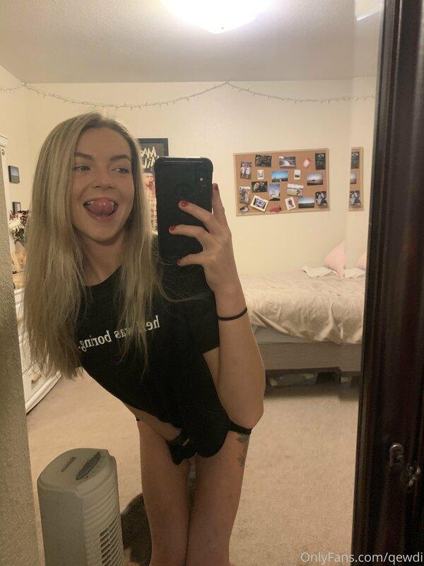 LIKE if you’d cum on my face ????