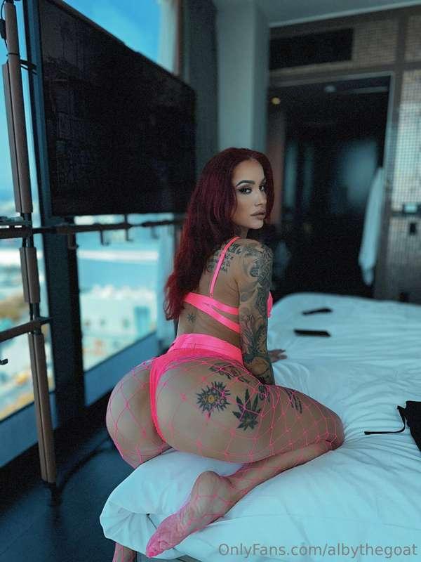 Fuck me off the edge of the bed it’s my favorite😝