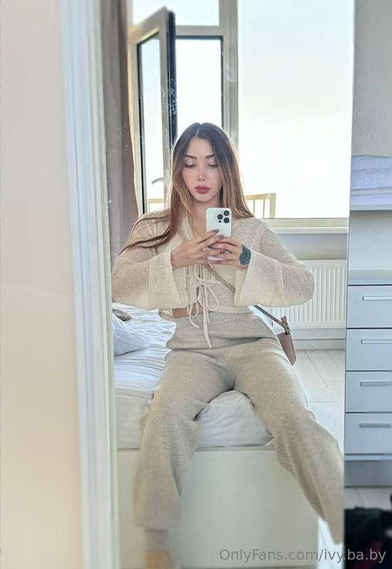 Just enough charm to keep you coming back for more 💋✨